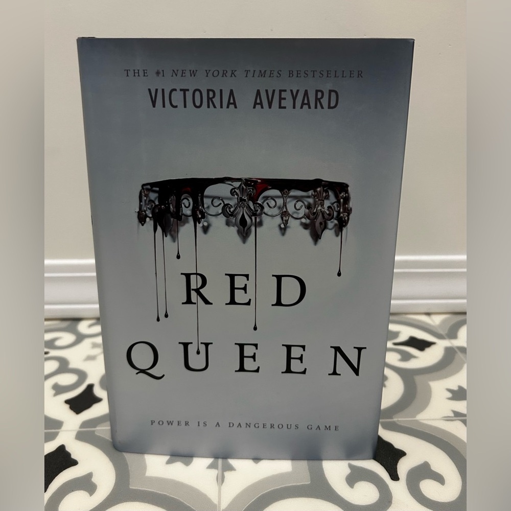 Red Queen by Victoria Aveyard Hardcover Book